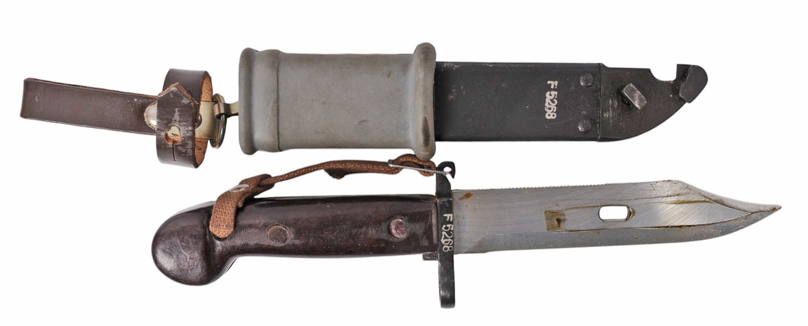 Romanian Military AK-47 Wire Cutter-Bayonet (RAZ): A Romanian Military AK-47 Wire Cutter-Bayonet in good condition with minor cosmetic wear.