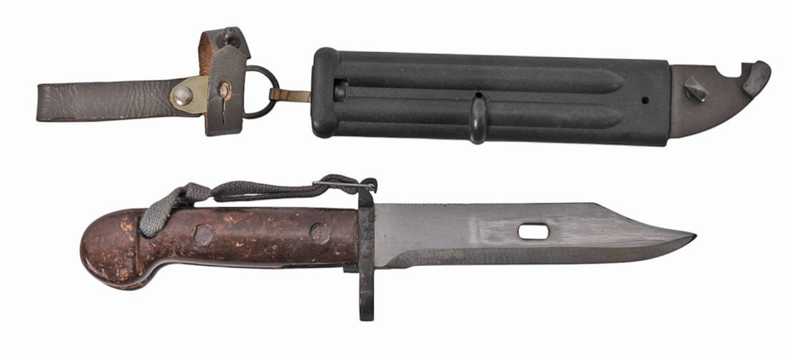 Romanian AKM Bayonet and East German Scabbard (RAZ) (1 of 5)