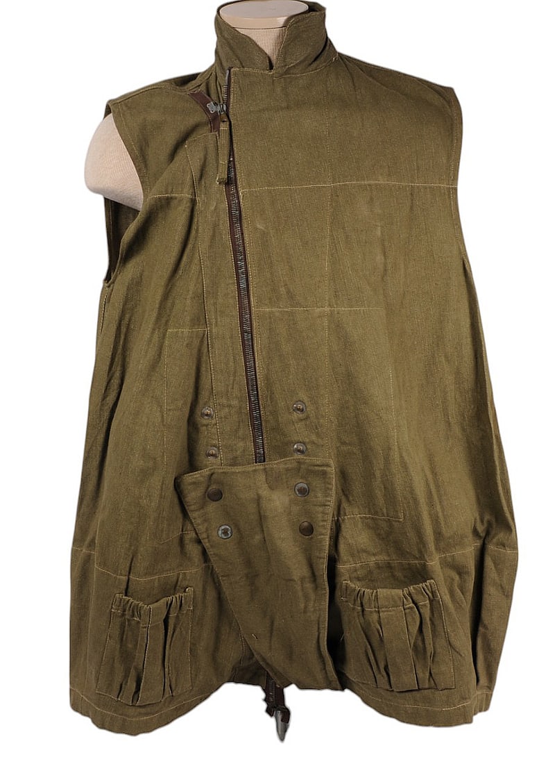 British Military Post War 1950s era Airborne Para Smock (C4P): This British Military Post War 1950s era Airborne Para Smock is in very good condition and still has the "rat tail".