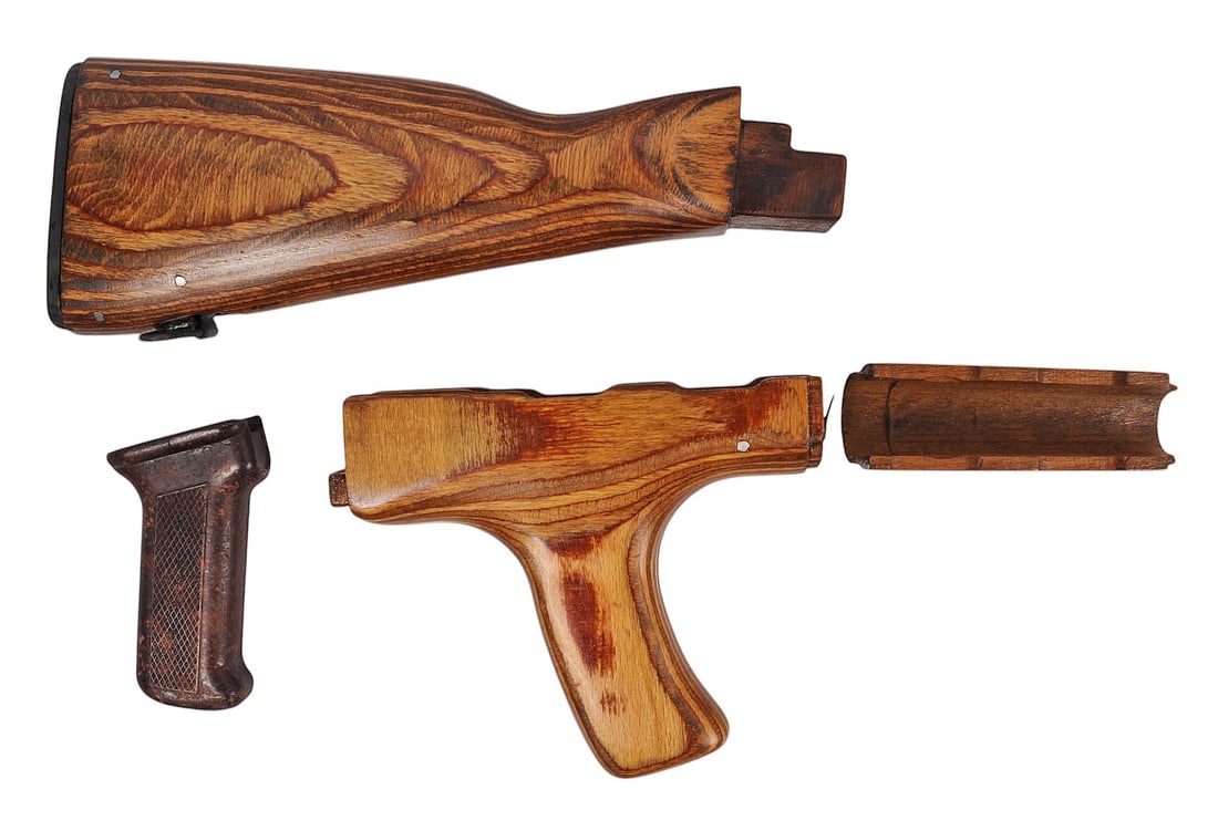 Romanian Md.63 AK Wooden Furniture Set (TAY): A Romanian Md.63 AK Wooden Furniture Set complete with pistol grip and grip fore-end.