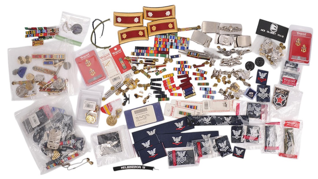 US Military Insignia Group Lot (C4P) (1 of 6)