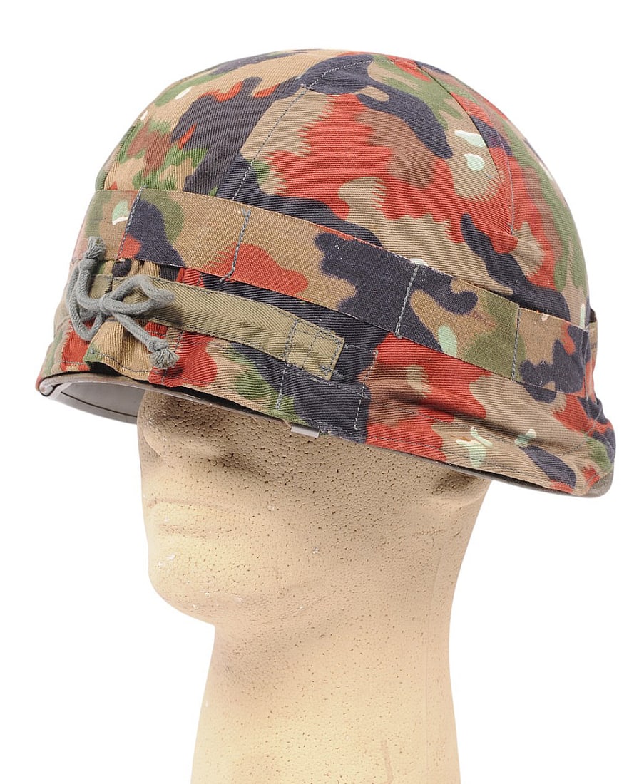 Swiss Military M71 'Alpenflage' Camo Airborne Helmet (C4P): A Swiss Military M71 'Alpenflage' Camo Airborne Helmet that is in very good condition with no major damage.