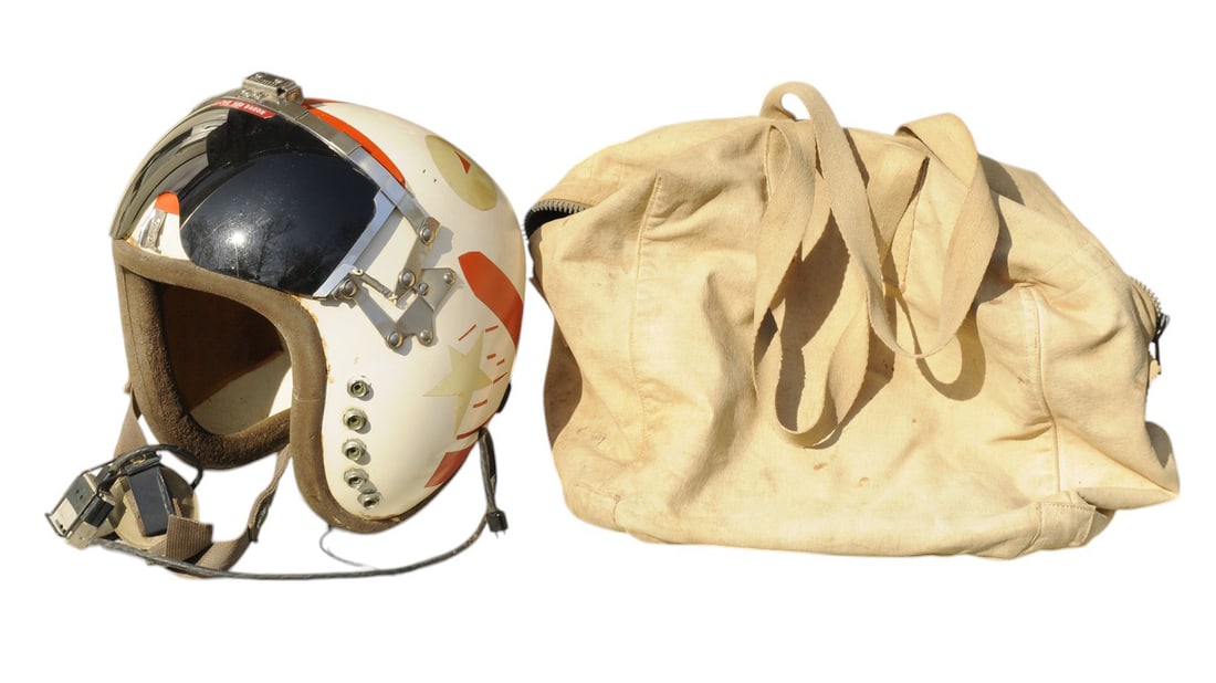US Military Vietnam War era Jet Pilot Helmet & Bag (JAS) (1 of 12)