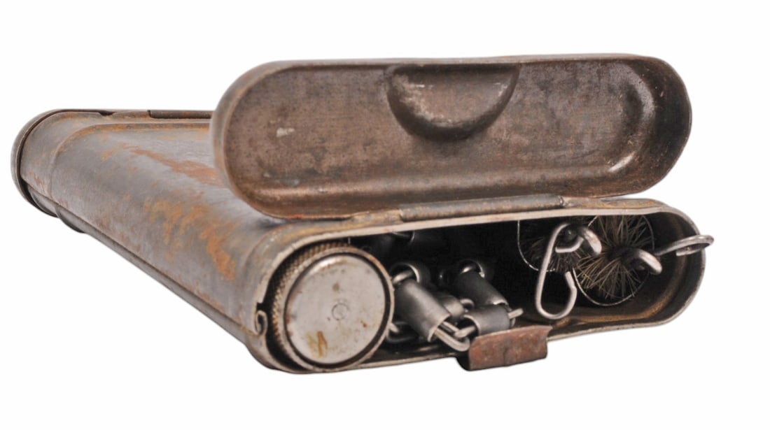 *German WWII K98 Rifle Cleaning Kit (HKR): A *German WWII K98 Rifle Cleaning Kit in very good condition. The kit appears to have very little usage wear and seems to be complete. *Due to Proxibids/Live auctioneers new payment processor, Payrix,