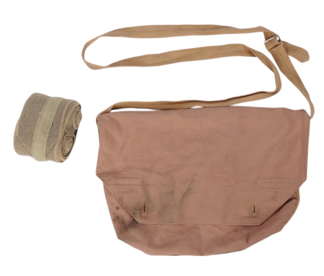 French Military WWI-II era Bread Bag/Pouch & Wool Puttees (RM): A set of French Military WWI-II era Bread Bag/Pouch and Wool Puttees in good to very good condition.