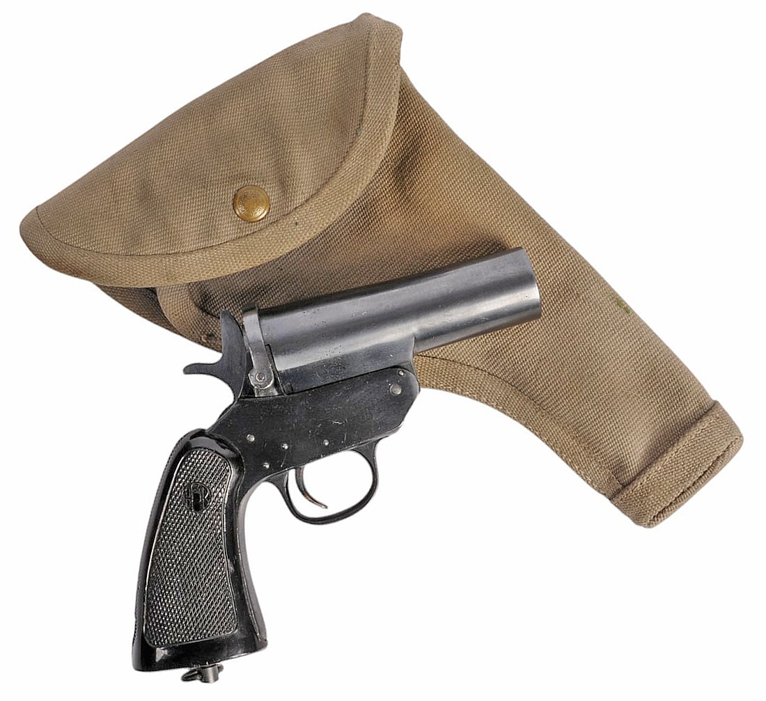 WWII British Military Harrington & Richardson MKVI 1" Flare Gun with 1942 British Holster (JAS): A WWII British Military Harrington & Richardson MKVI 1" Flare Gun with a 1942 Dated British Holster in very good condition. The action appears to function properly with minor cosmetic wear and good bl