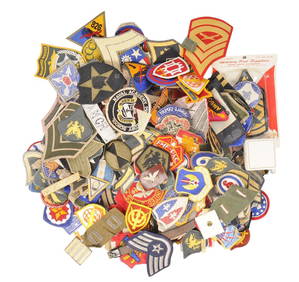 115+ Group Lot of US Military WWII thru Vietnam era Patches and Insignia (K3S) (1 of 8)