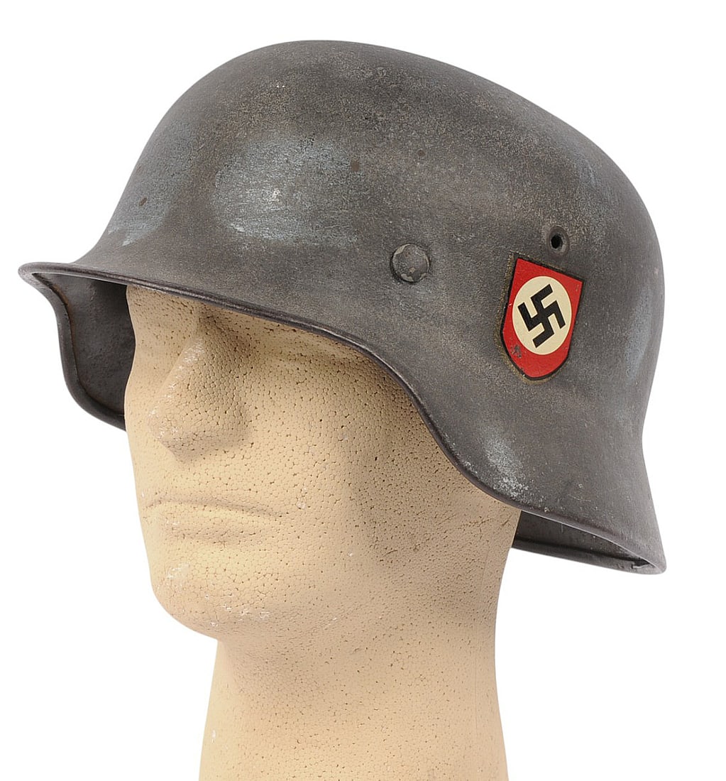 *German Military WWII era M40 Helmet (C4P) (1 of 8)