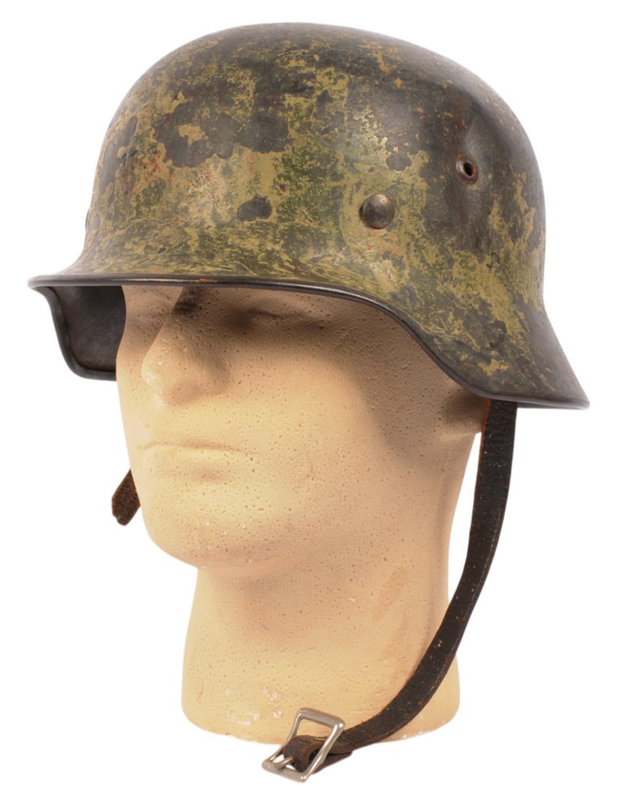 *German Military WWII era M35 Helmet (C4P) (1 of 15)