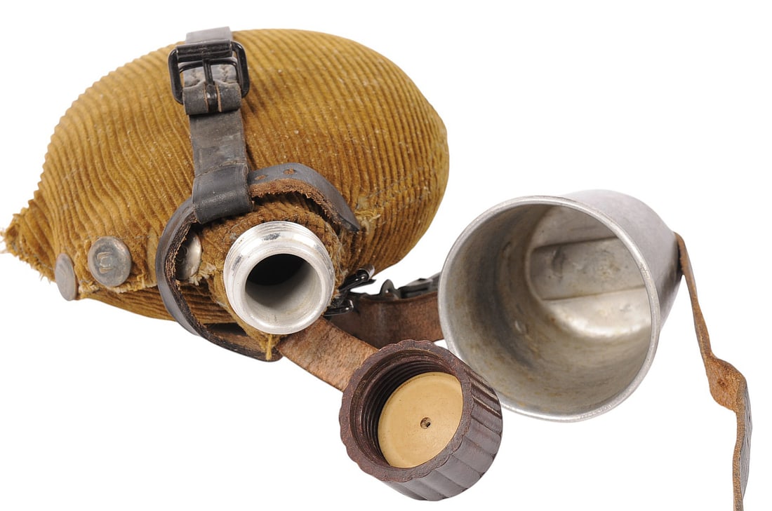 *German Military WWII era Canteen & Cup (JAS) (1 of 6)