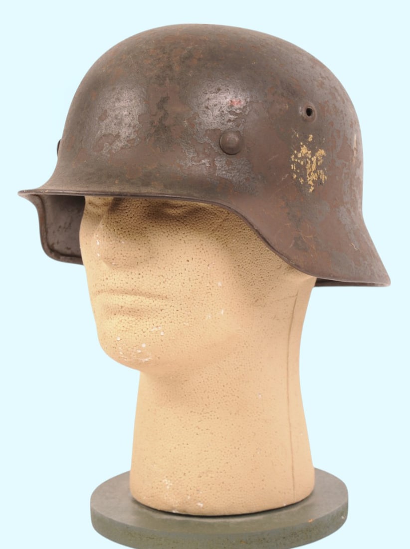 *German WWII Wehrmacht M35 Helmet (C4P) (1 of 11)