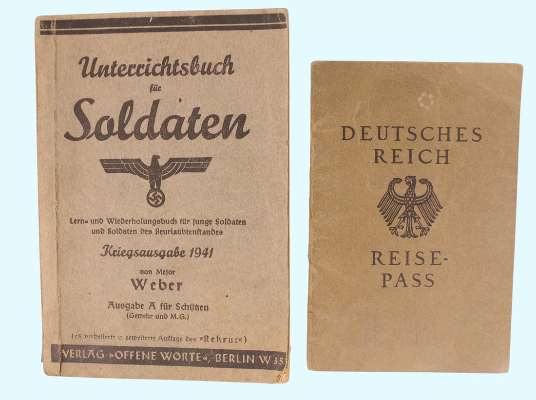*German WWII Wehrmacht Basic Military Training Manual and Identification Reich Pass(C3T): A *German WWII Wehrmacht Basic Military Training Manual and Identification Reich Pass in good to very good condition. Both books have some moderate edge wear, and the basic training manual is missing 