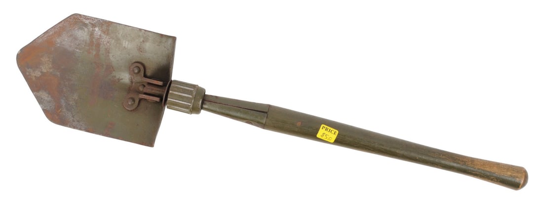 US Military WWII era Folding Entrenching Tool (DE) (1 of 5)