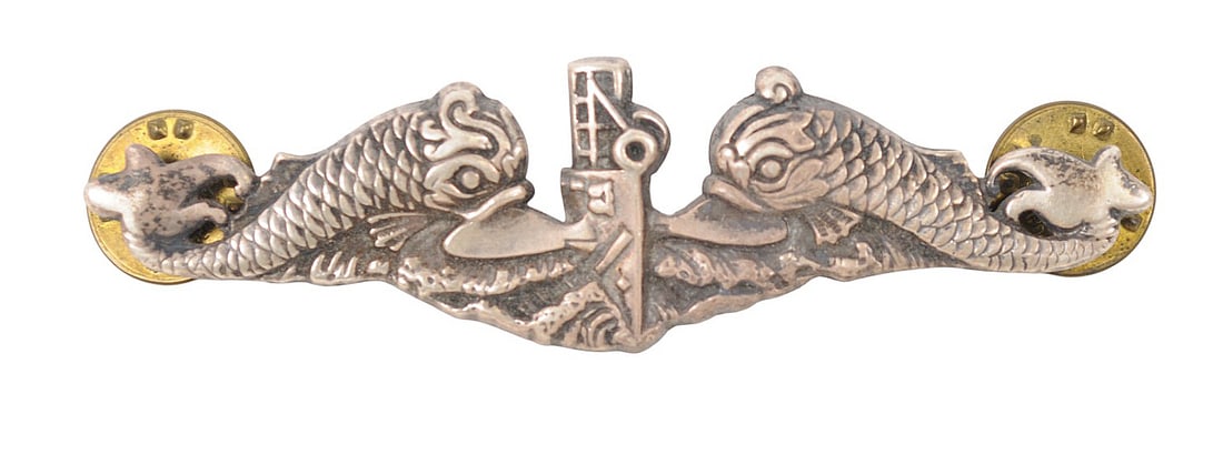 Rare US Navy WWII Balfour Sterling Submarine Warfare Pin (HKR) (1 of 2)
