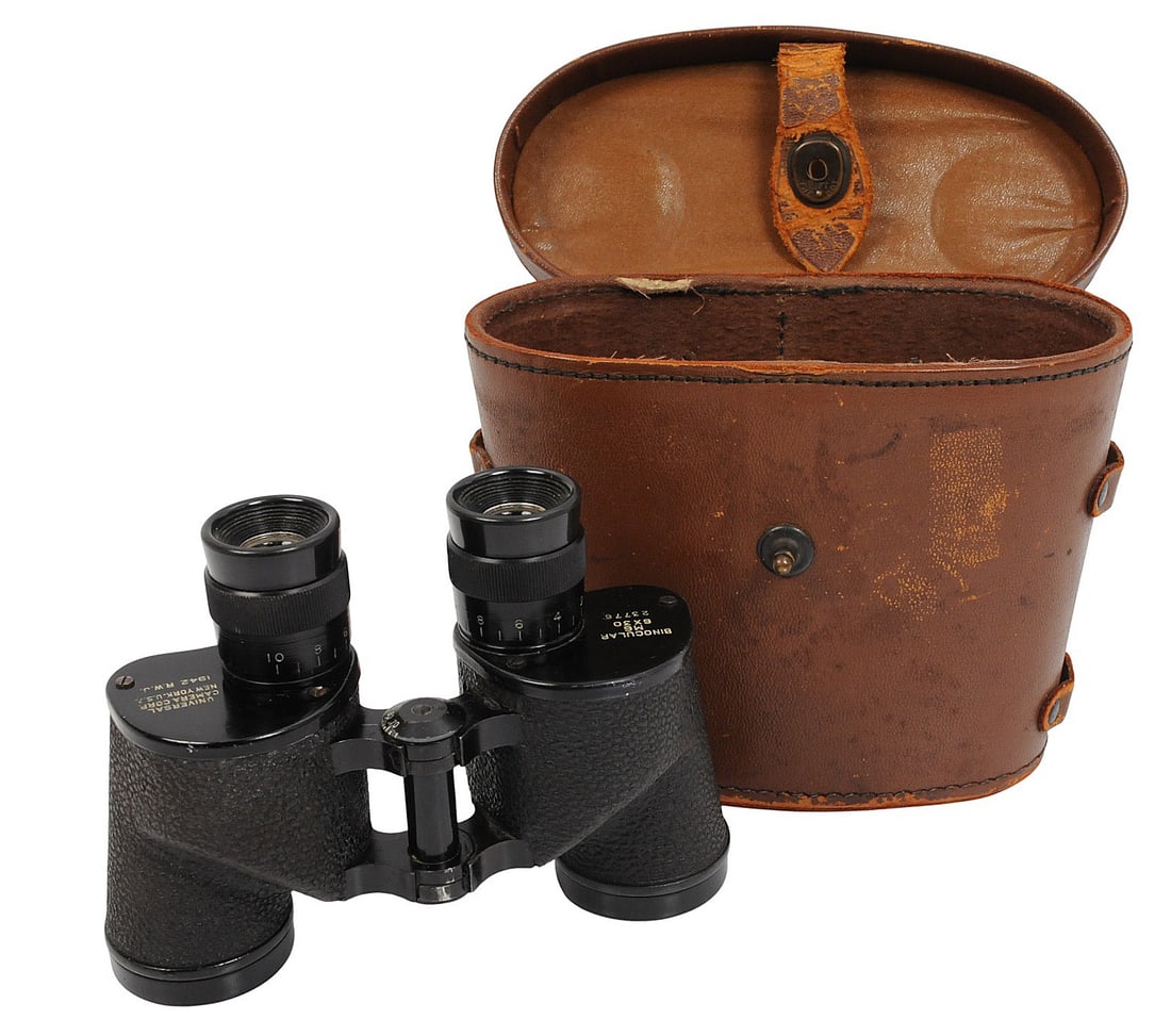 1942 Dated Universal Camera Corp. 6x30 M6 Field Binoculars and Case (O2S): A 1942 Dated Universal Camera Corp. 6x30 M6 Field Binoculars and Case in good to very good condition decently clear glass. The case has some leather wear but maintains good structure.