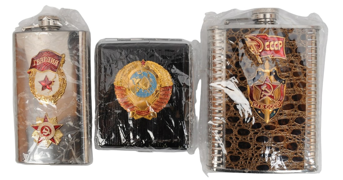Lot of 3 Soviet / Russian Commemorative Items "Two CCCP Flasks & Wallet with USSR Emblem"(A2B): A Lot of 3 Soviet / Russian Commemorative Items "Two CCCP Flasks & Wallet with USSR Emblem" in very good condition. A set of three modern Soviet-style commemorative pieces, including two stainless ste