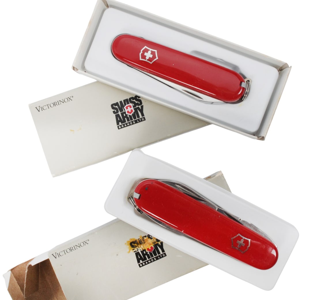 Swiss Victorinox Army Knives Lot of 2 (D3J) (1 of 10)