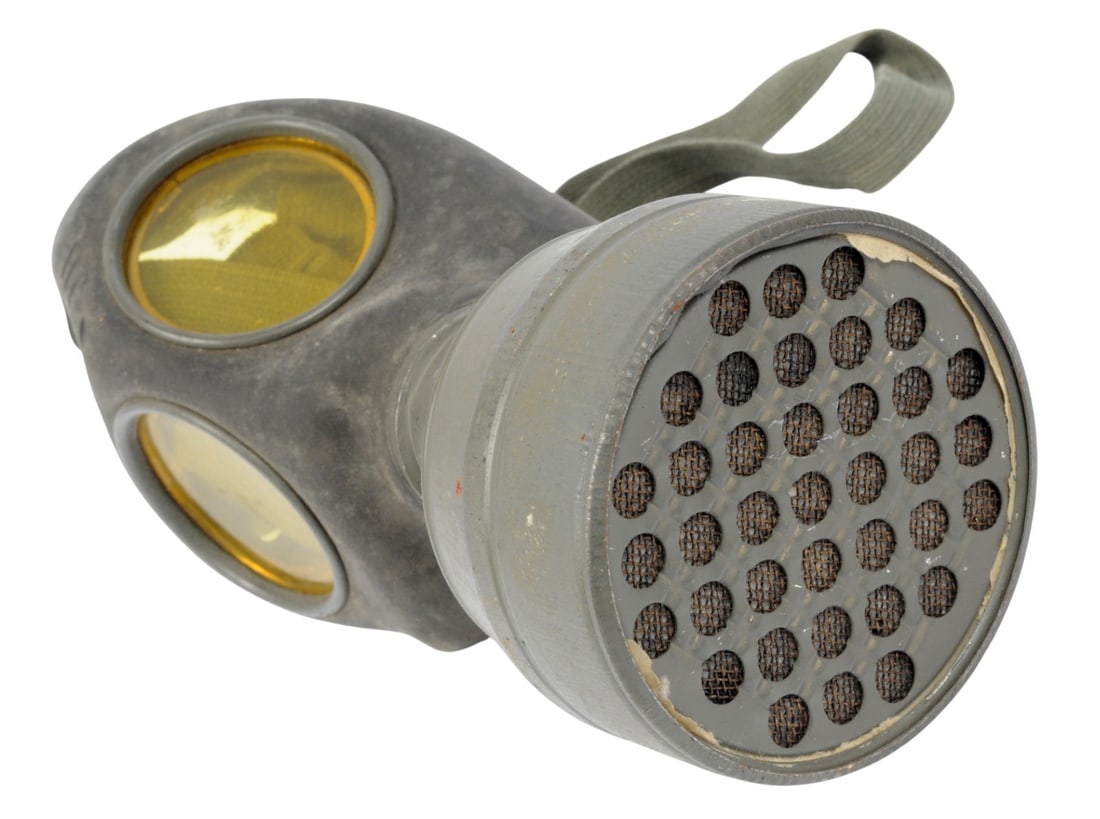 *German WWII Military Gas Mask and Cannister (PBS) - 3