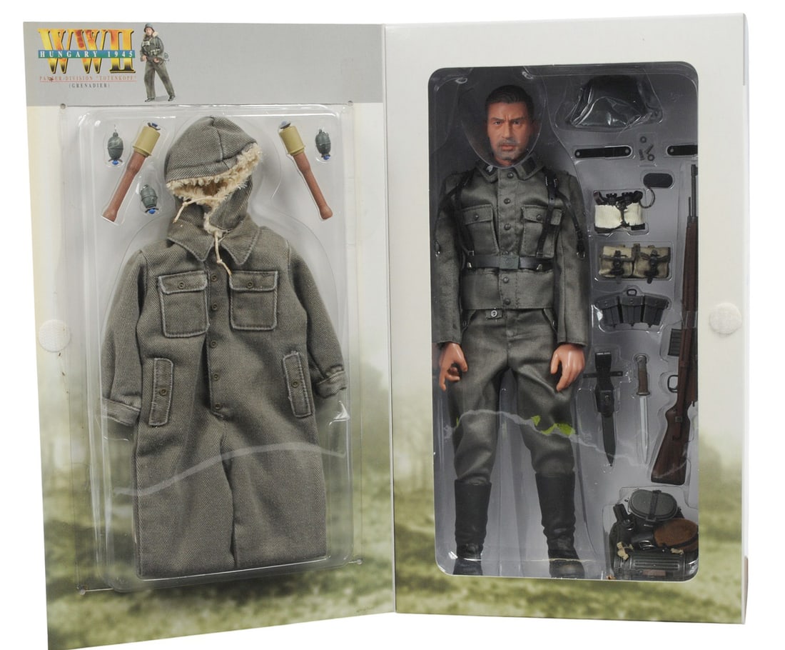 Dragon Inc. WWII German Totenkopf Panzer Grenadier and Panzer Crewman Action Figure Lot of 2(C3T) - 7