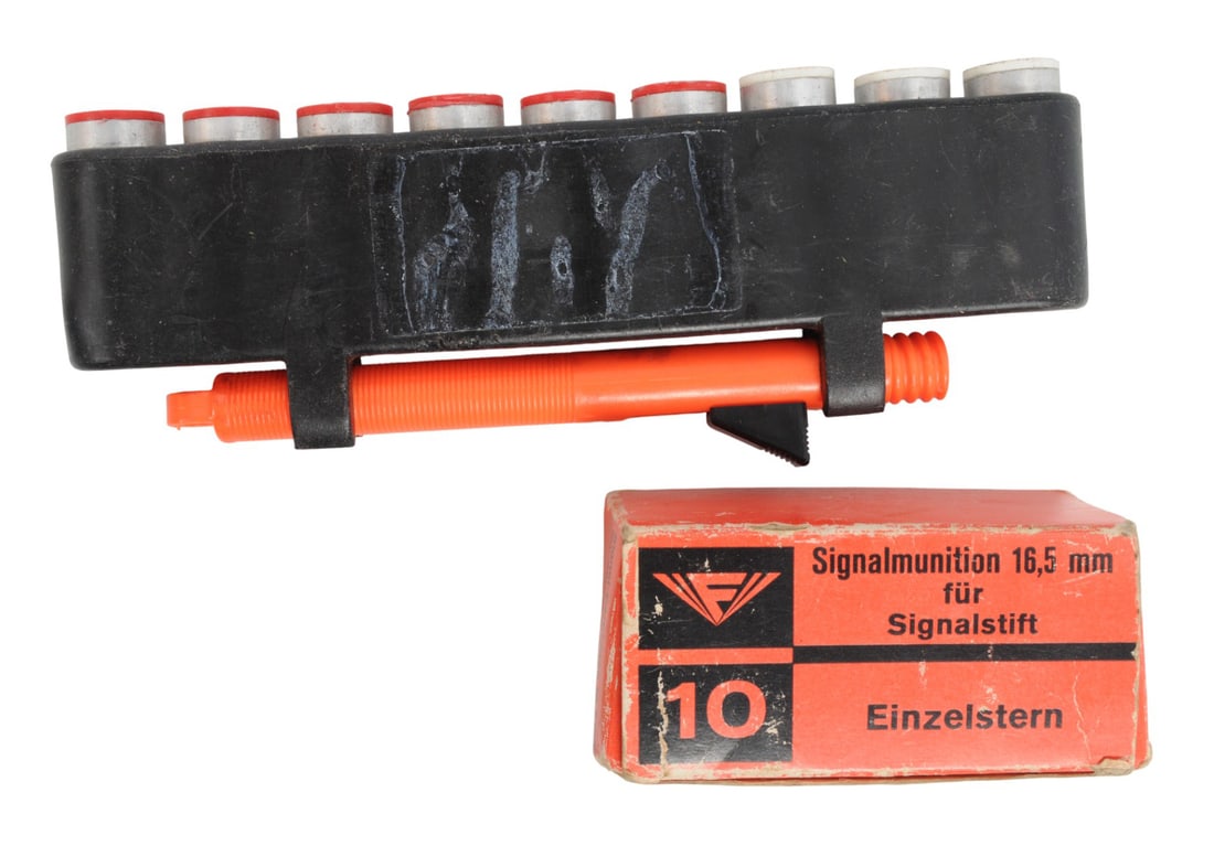 Vintage German Made Emergency Pen Flare Kit (SSA): A Vintage German Made Emergency Pen Flare Kit in good to very good condition. 