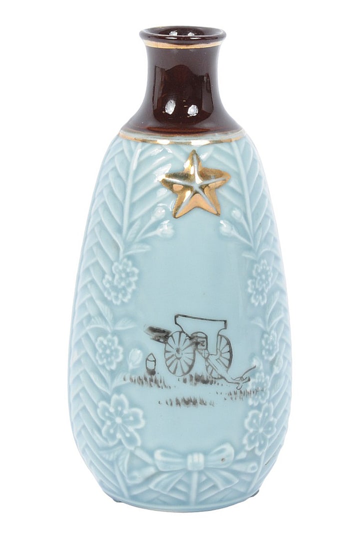 Imperial Japanese WWII Military Saki Bottle (CPD): An Imperial Japanese WWII Military Saki Bottle in good to very good condition with nice legible and prominent kanji markings. Tokkuri (sake bottles) and sakazuki/masu (cups) were commonly presented