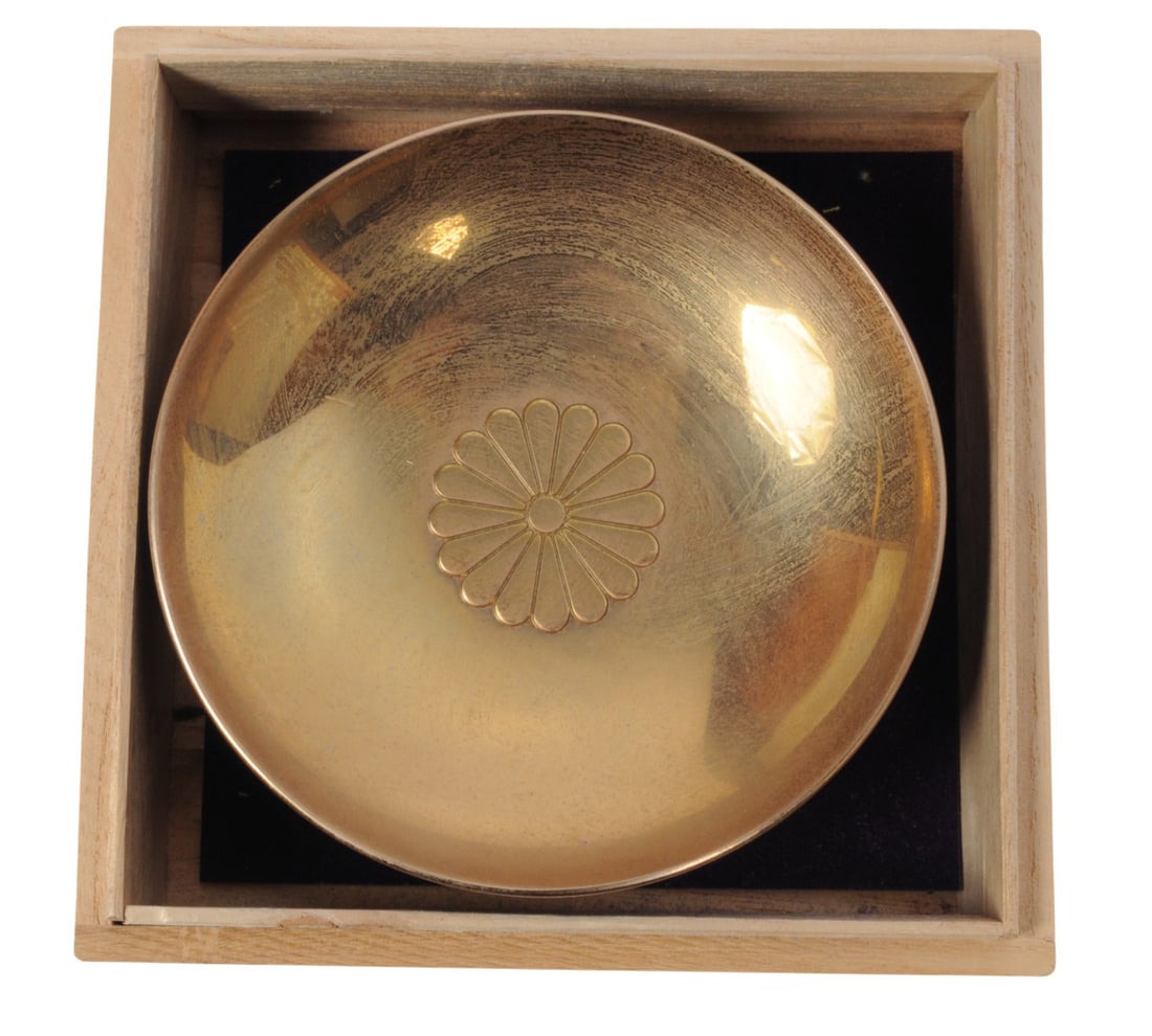 Cased Imperil Japanese WWII era Gold Lacquer Sake/Rice Cup/Bowl (AIF) - 2