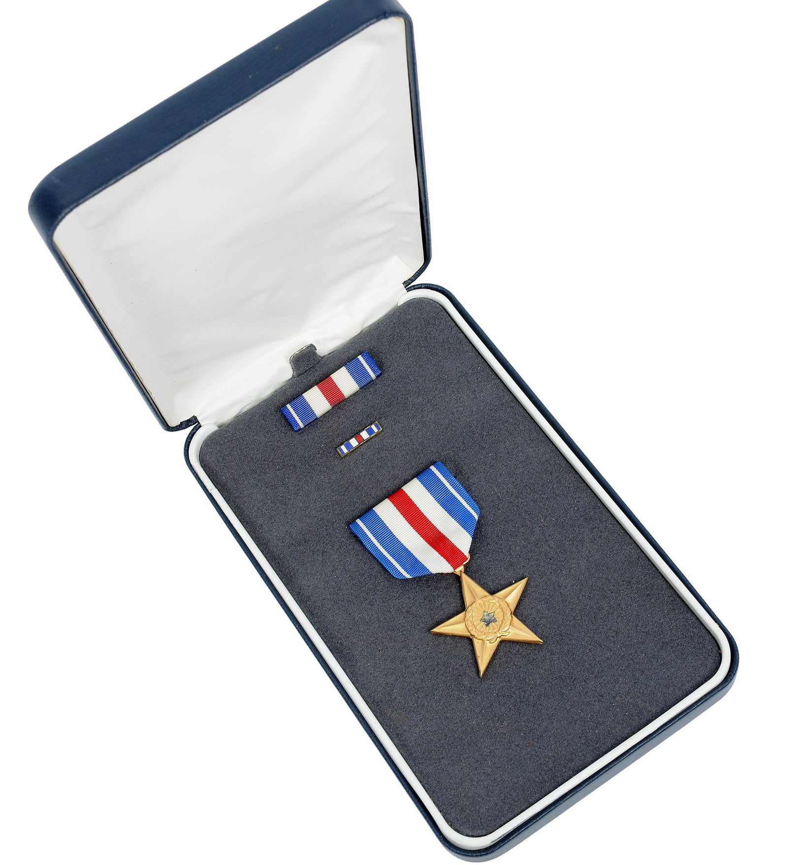 US Military Cased Un-named Silver Star Set(JHB): A US Military Cased Un-named Silver Star Set in good condition with the silver star device in the middle missing.