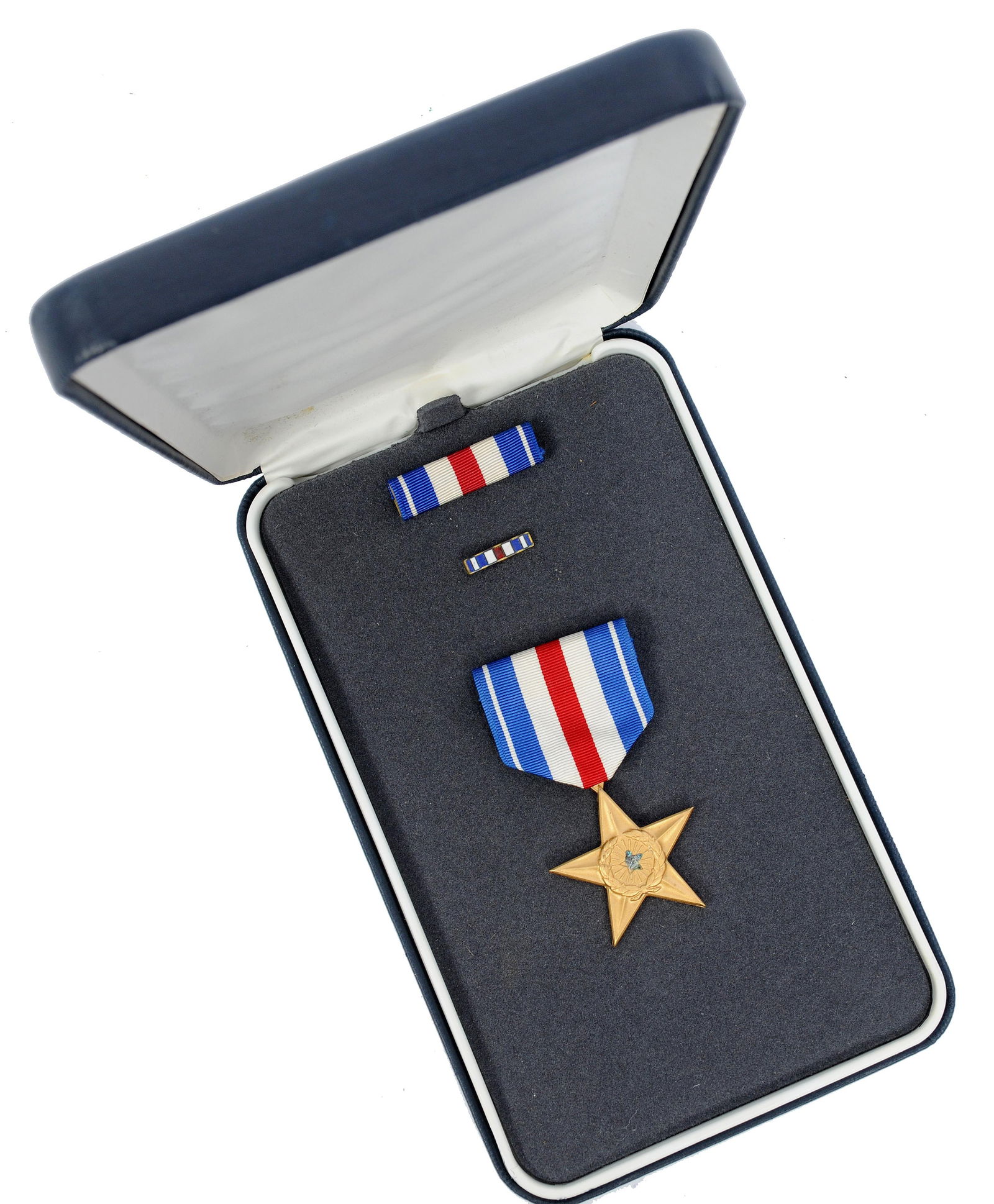 US Military Cased Un-named Silver Star Set(JHB): A US Military Cased Un-named Silver Star Set in good condition with the silver star device in the middle missing.