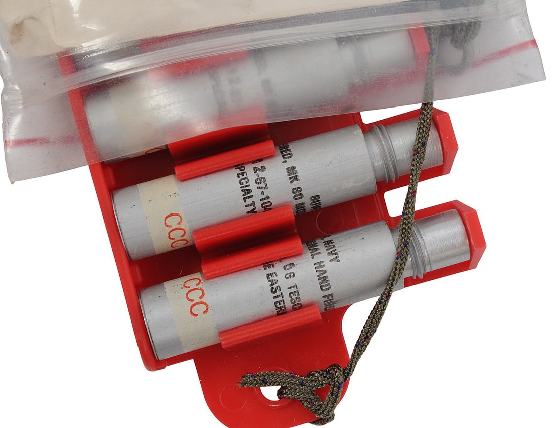 US Navy Issued MK79 Pencil Flare Signal Kit with MK31 Pen Flare Discharger (EDN) - 2