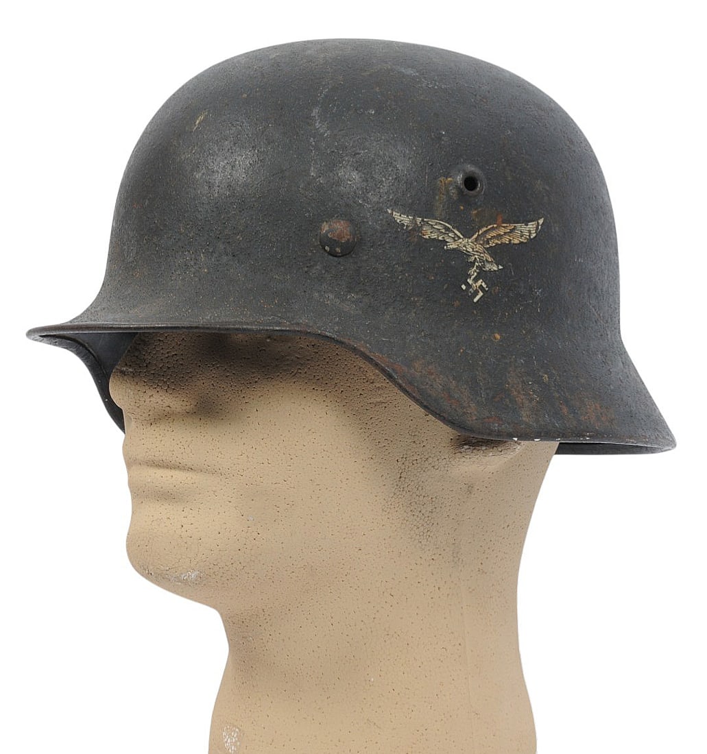 German World War II Single Decal Luftwaffe M40 Helmet (CWA): A very nice original German World War II Single Decal Luftwaffe M40 Helmet. 