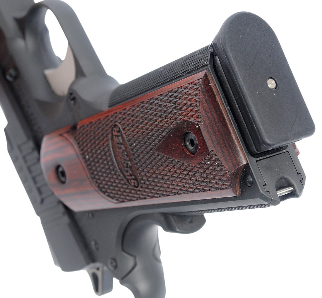 US Navy USS Vella Gulf (CG-72) Presentation Sig-Sauer M-1911 .45 ACP Pistol - #54B069658 (A1) - 3