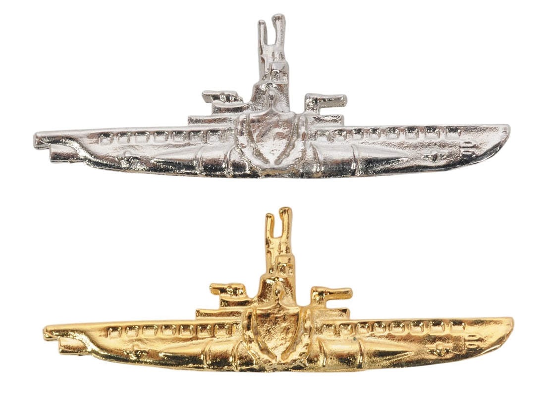 Early Peruvian Navy issue Officer & Enlisted Submarine Badges (A): Two Early Peruvian Navy issue Officer and Enlisted Submarine qualification pin-back badges in very good condition.