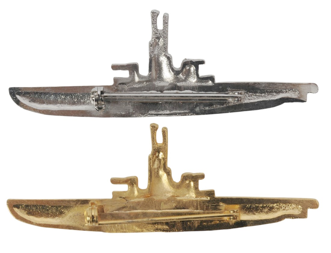 Early Peruvian Navy issue Officer & Enlisted Submarine Badges Lot of 2 (A) - 2
