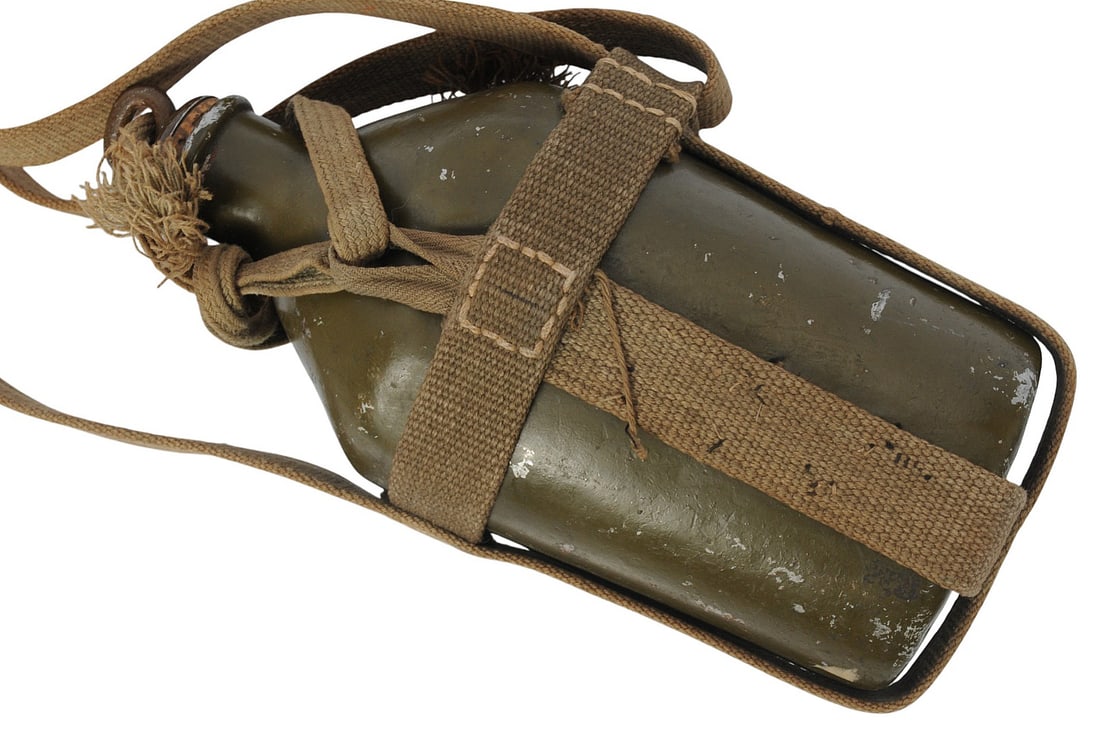 Scarce Early Imperial Japanese WWI-II issue Model 1905 Canteen & Carrier (A) - 3