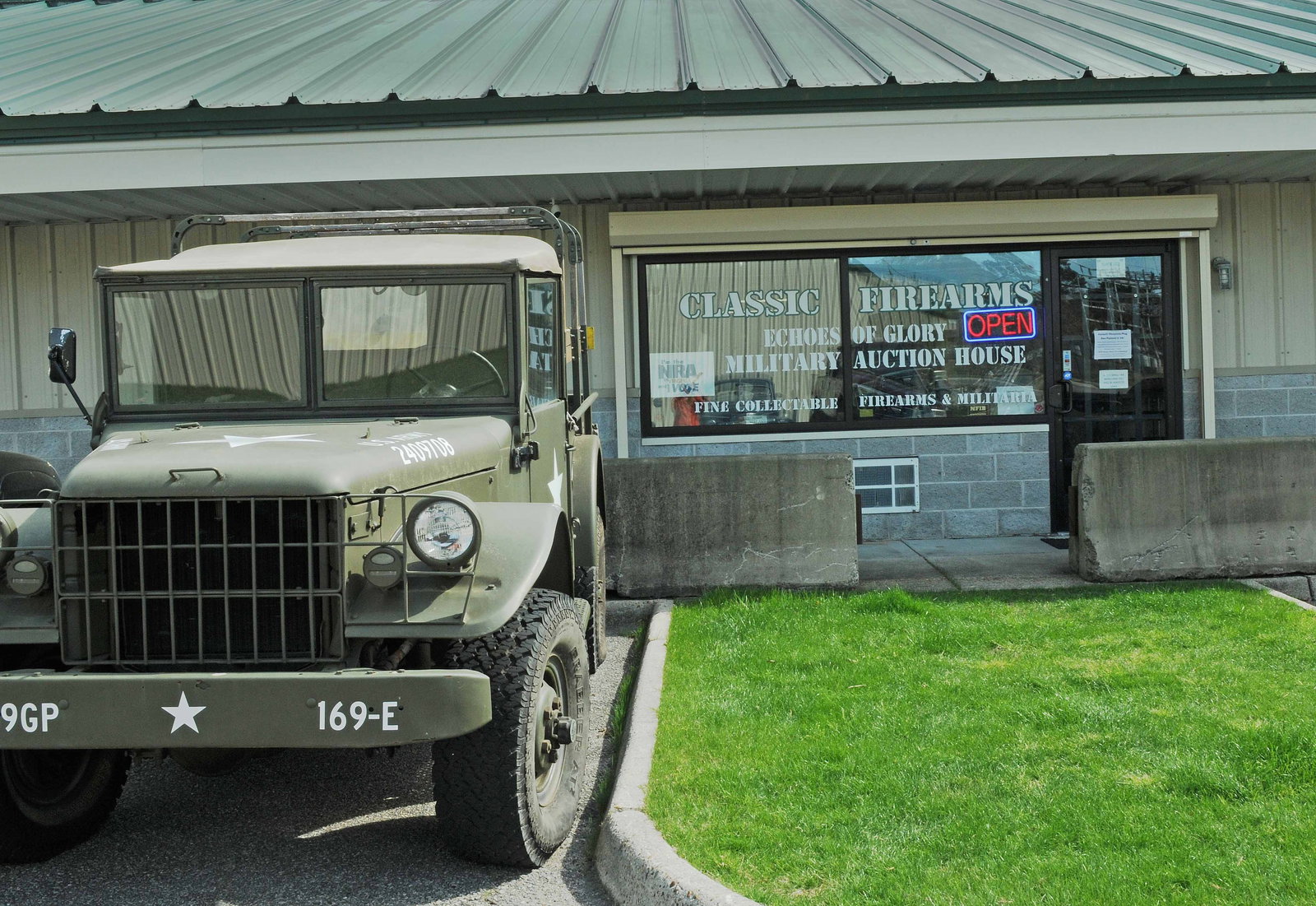 WELCOME TO APRIL AUCTION!: WELCOME TO APRIL AUCTION! PLEASE READ TERMS AND CONDITIONS PRIOR TO BIDDING. 