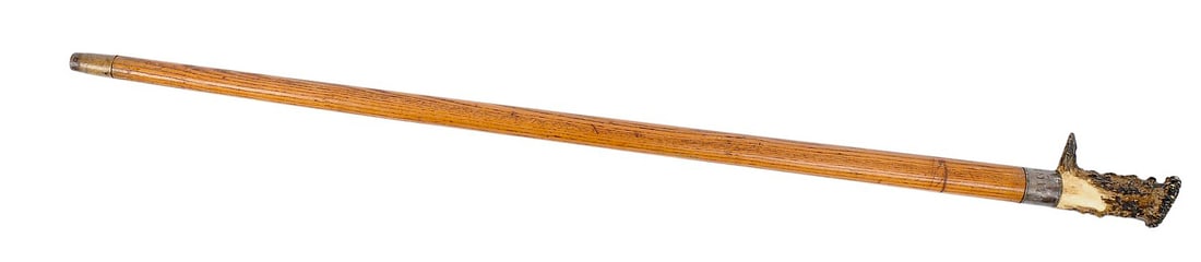 Vintage Early 20th Century Stag Crown Walking Cane (WHS): A Vintage Early 20th Century Stag Crown Walking Cane in good to very good condition.