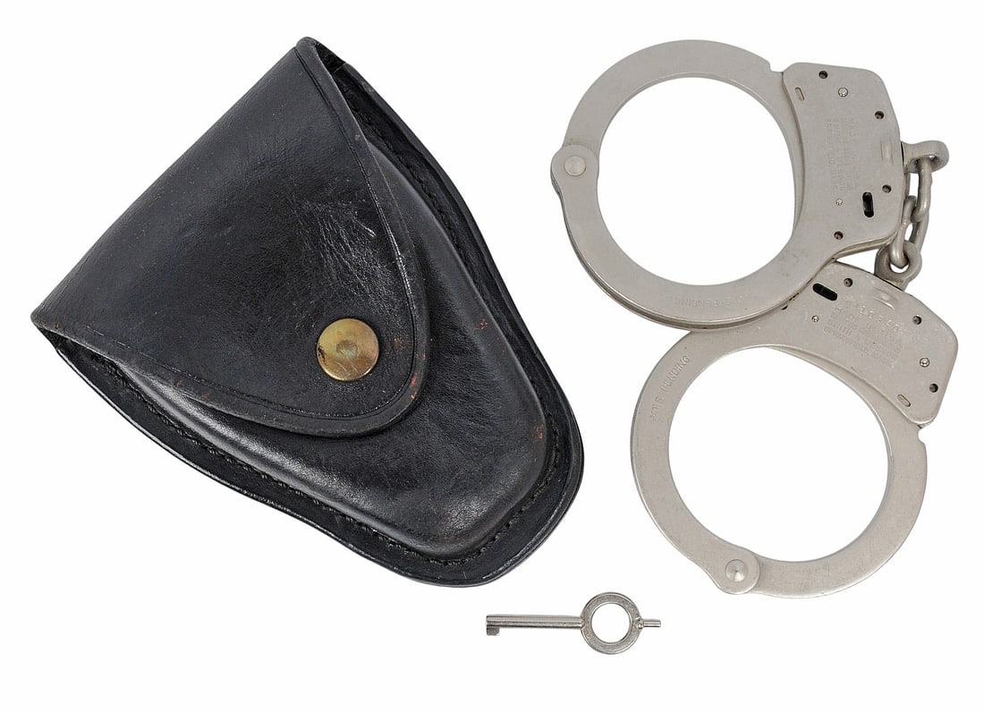HANDCUFFS (O2S): HANDCUFFS