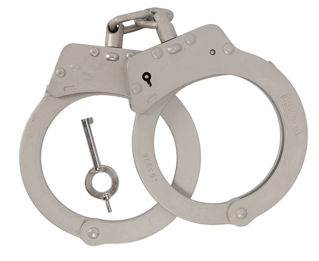 HANDCUFFS (O2S): HANDCUFFS