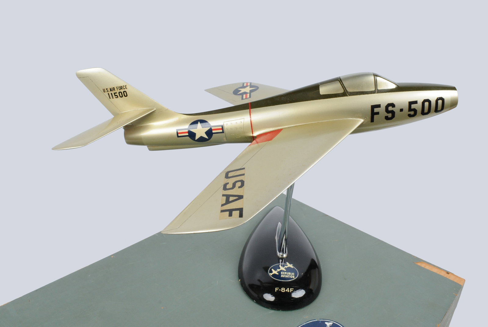 Vintage US AirForce F84 Thunder Jet Model with Original Wooden Case and Accessories (K3M) - 2