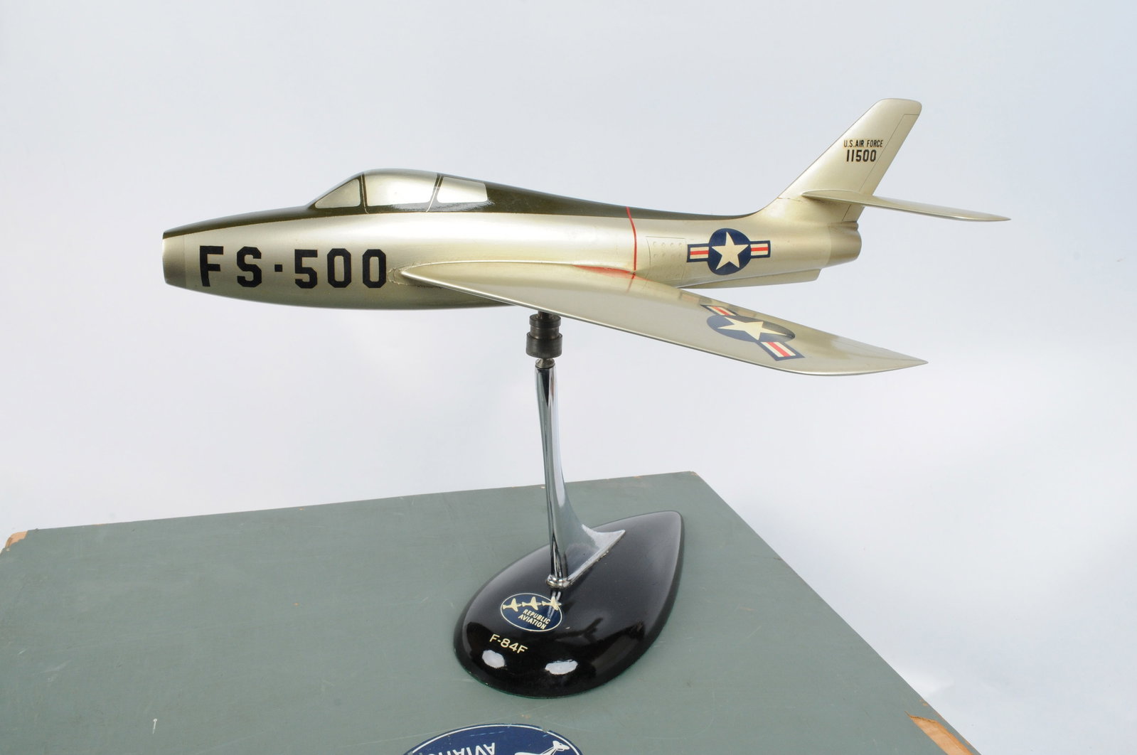 Vintage US AirForce F84 Thunder Jet Model with Original Wooden Case and Accessories (K3M) - 3