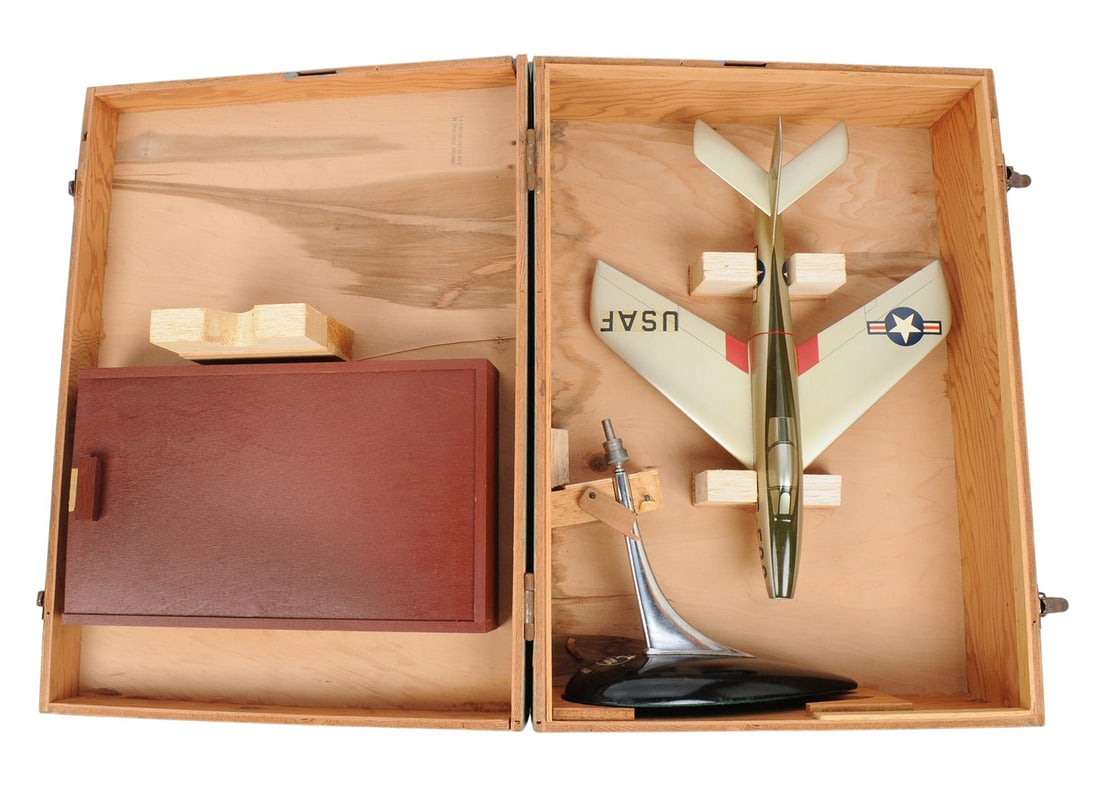 Vintage US AirForce F84 Thunder Jet Model with Original Wooden Case and Accessories (K3M) - 5