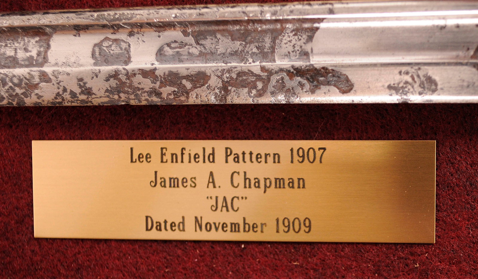 British WWI M1907 Quillon Hook Enfield Bayonet Named / Framed North Hamptonshire Regiment (E2N) - 3