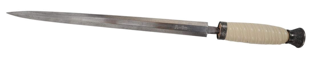 *German WWII Heer Dress Dagger (C3T): A *German WWII Heer Dress Dagger in good condition but is missing its cross guard.