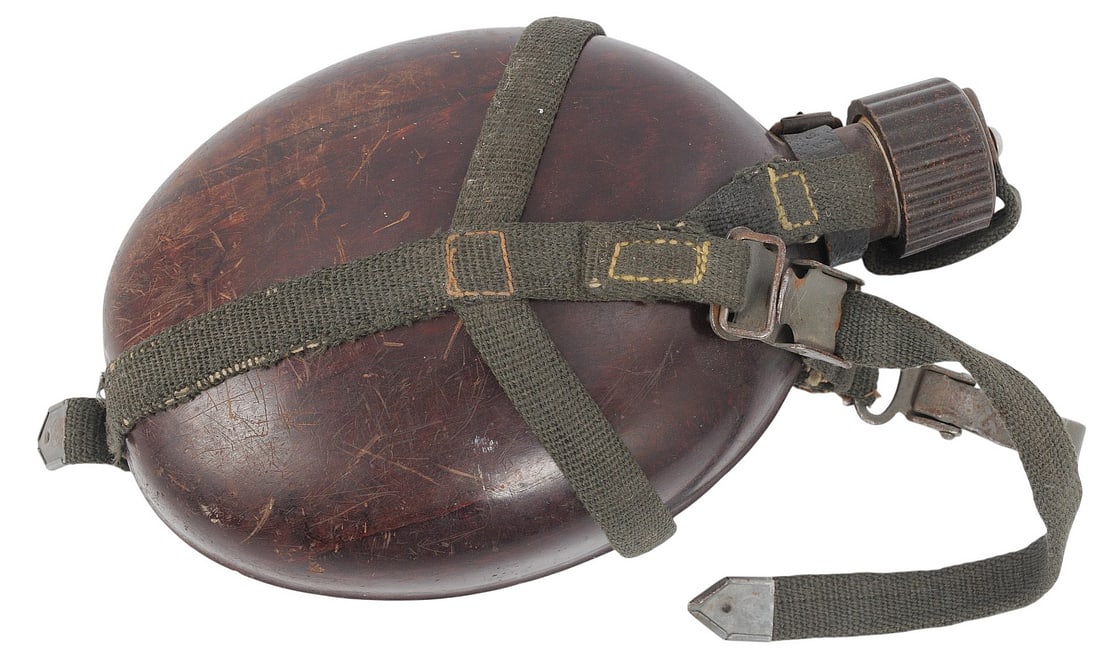 *German WWII Canteen (C3T) - 2