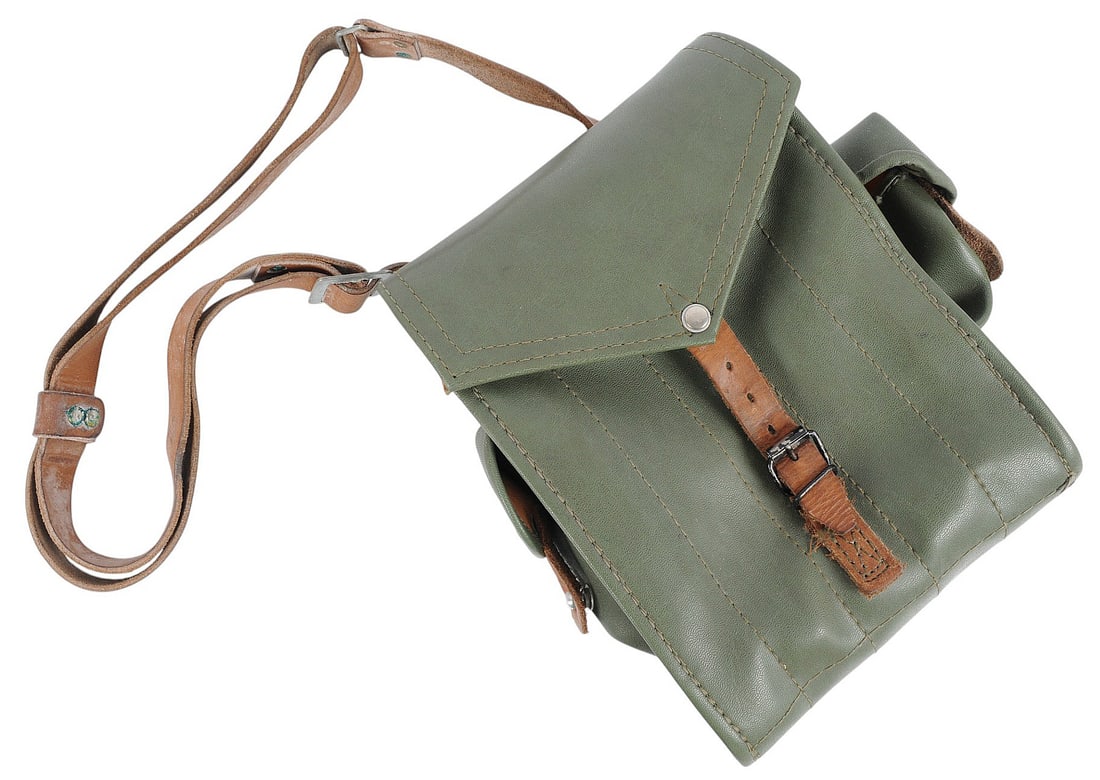 Hungarian AK47 Mag Pouch with 4 Steel 7.62x39mm AK 30 Rd. Magazines (SDJ): A Hungarian AK47 Mag Pouch with 4 Steel 7.62x39mm AK 30 Rd. Magazines in good to very good condition.