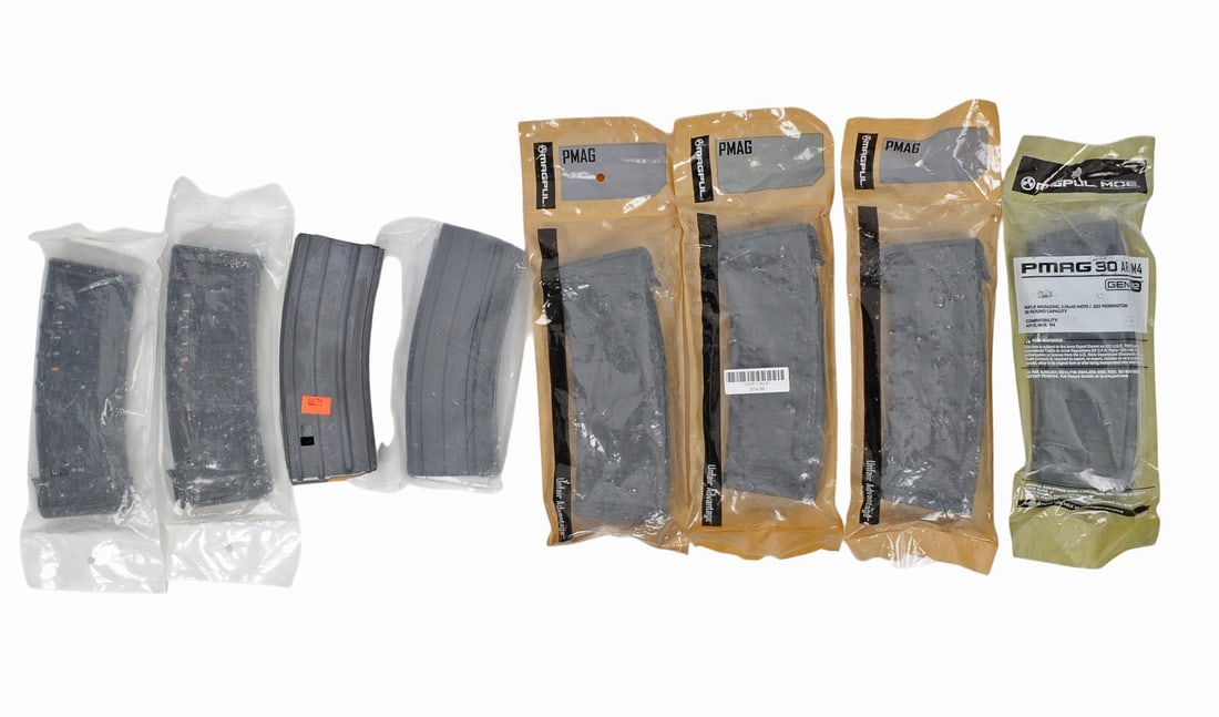 Surplus and Magpul AR15 30 Rd. Magazine Lot of 8 (SDJ): A Surplus and Magpul AR15 30 Rd. Magazine Lot of 8 in good condition.