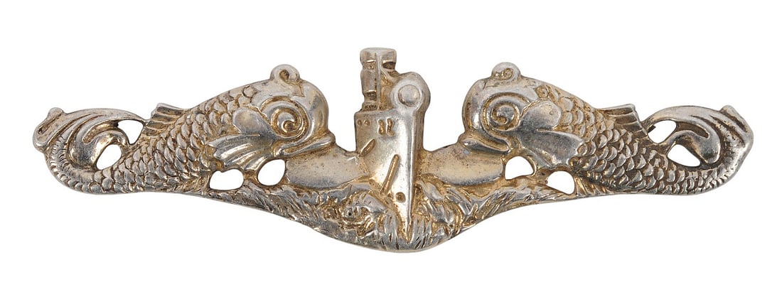 US Navy WWII Sterling Silver Under Water Warfare " Dolphins" Device (EDN): A US Navy WWII Sterling Silver Under Water Warfare " Dolphins" Device in good to very good condition.