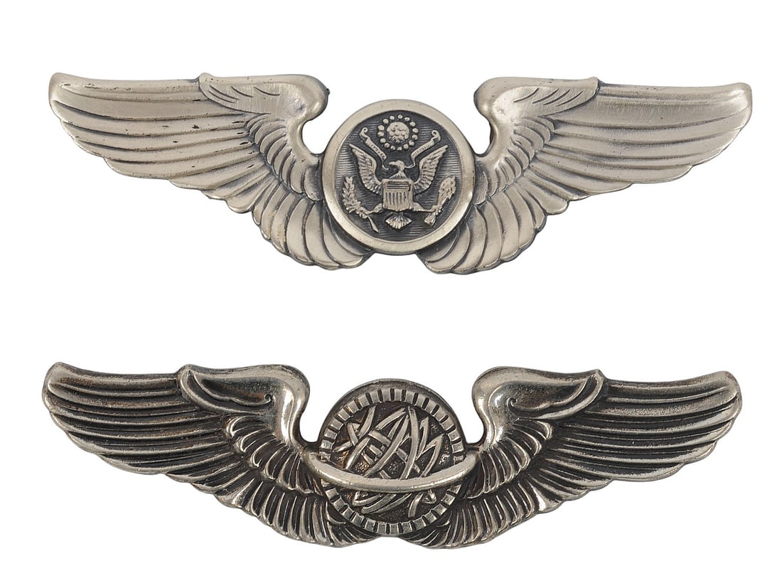 US Army Airforce WWII Pilot and Navigator Wings Lot of 2 (B3N): A US Army Airforce WWII Pilot and Navigator Wings Lot of 2 in very good condition.