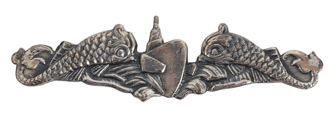 Vintage Cold War Era US Navy Submarine Underwater Warfare Qualification Pin (A): A Vintage Cold War Era US Navy Submarine Underwater Warfare Qualification Pin in good to very good condition.
