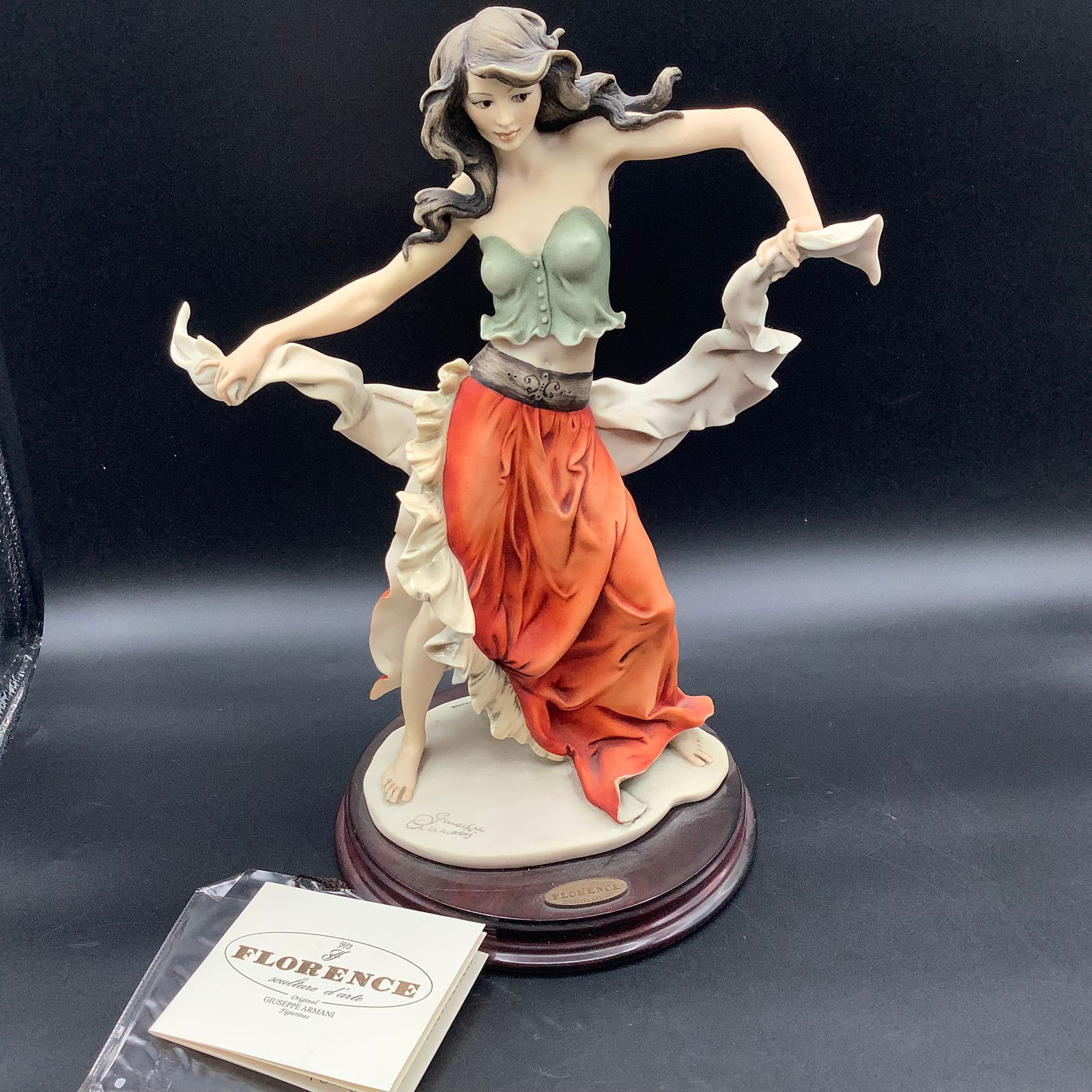 Giuseppe Armani Esmeralda Figurine (1 of 14)